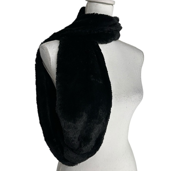CEJON / Black Faux Fur Infinity Scarf - Picture 3 of 7